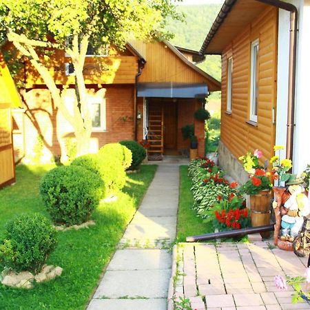 У Андрія Hotel Jaremtsje Buitenkant foto