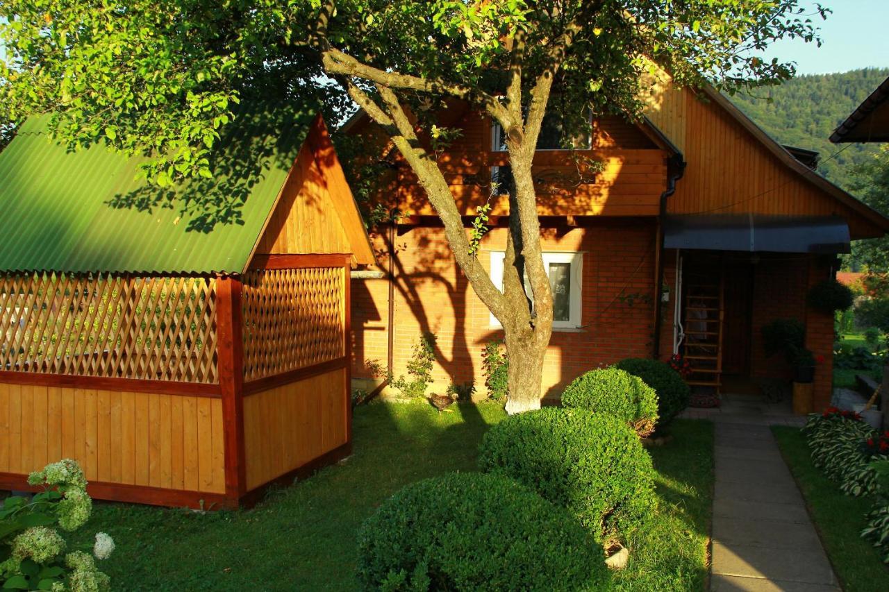 У Андрія Hotel Jaremtsje Buitenkant foto